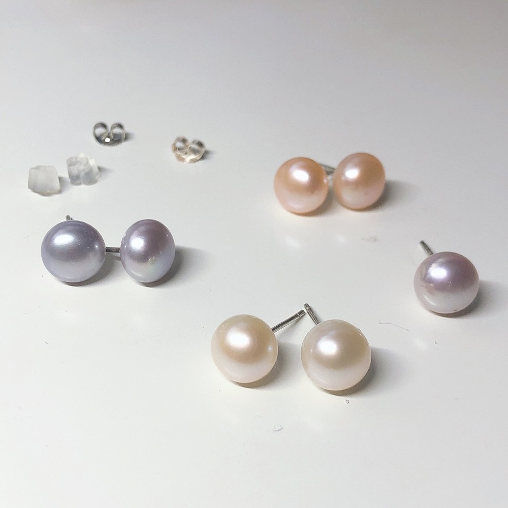 Pearl ear studs